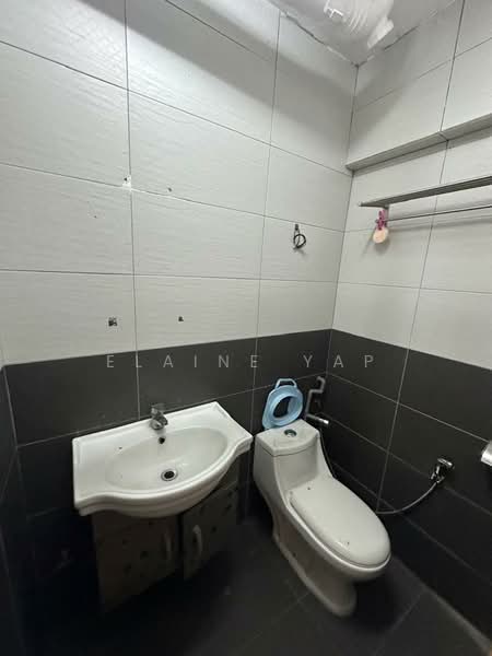 Pangsapuri untuk Dijual di Metro Villa - Elaine Yap - Bathroom - PropertyGuru.com.my