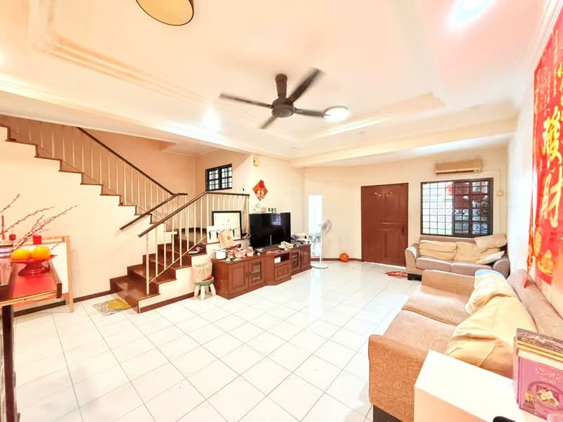 2-storey Terraced House for Sale in Taman Daya (Johor Bahru) - Kiki Oh - Living Room - PropertyGuru.com.my