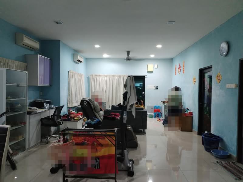Bungalow for Sale in Kampung Dato Lee Kim Sai (Rawang) - Tris Jong - Living Room - PropertyGuru.com.my