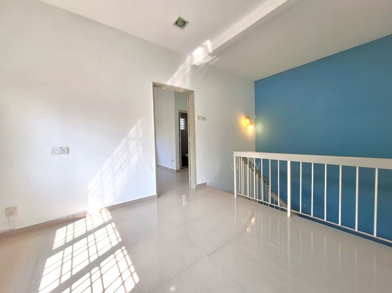 2-storey Terraced House for Sale in Bandar Putra Permai (Seri Kembangan) - Lily Siow - Upstairs Hall - PropertyGuru.com.my