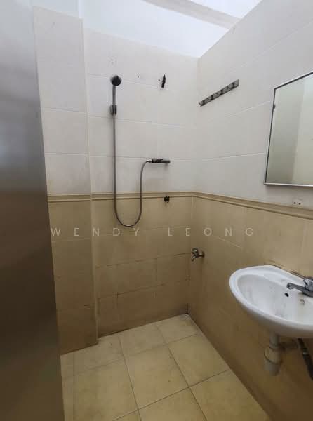 Rumah Flat untuk Disewa di Pangsapuri Seri Pagi - Wendy Leong - Bathroom - PropertyGuru.com.my