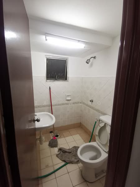 Kondominium untuk Disewa di Regency Condominium - Zac Wong - Bathroom - PropertyGuru.com.my