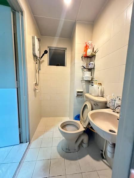 Kondominium untuk Dijual di Forest Green - Trevor Chai - Bathroom - PropertyGuru.com.my