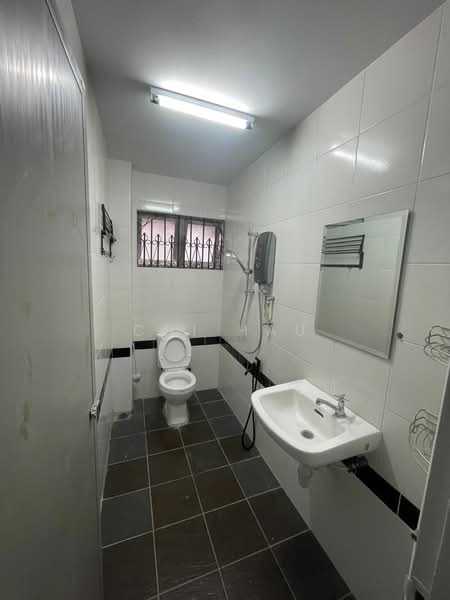Rumah Teres 2 Tingkat untuk Disewa di SS2 (Petaling Jaya) - Chi Hau - Bathroom - PropertyGuru.com.my