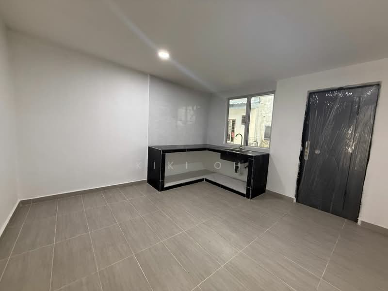 1-storey Terraced House for Sale in Taman Century (Johor Bahru) - Kiki Oh - Kitchen - PropertyGuru.com.my