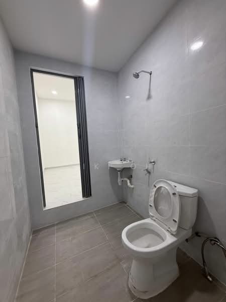 1-storey Terraced House for Sale in Taman Century (Johor Bahru) - Kiki Oh - Bathroom - PropertyGuru.com.my