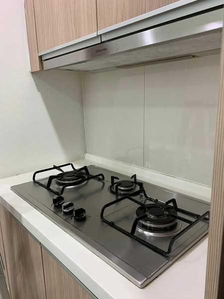 Kondominium untuk Dijual di Sri Putramas III / Royal Regent - Jet Tan - Kitchen - PropertyGuru.com.my