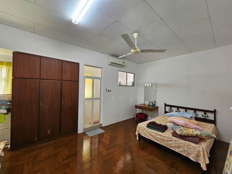 2-storey Terraced House for Sale in Island Glades (Jelutong) - A Ee Ee - Bedroom - PropertyGuru.com.my