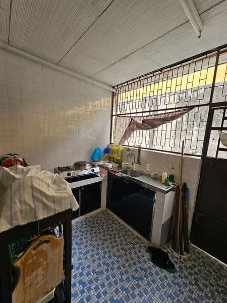 2-storey Terraced House for Sale in Island Glades (Jelutong) - A Ee Ee - Kitchen - PropertyGuru.com.my