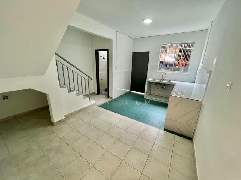 Rumah Teres 2 Tingkat untuk Dijual di Taman Perling (Perling) - Win Lim - Kitchen - PropertyGuru.com.my