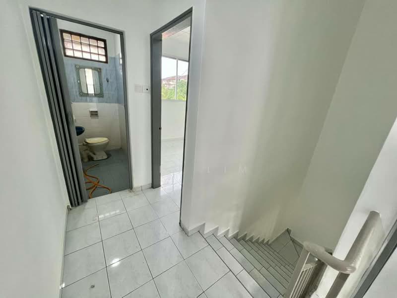 Rumah Teres 2 Tingkat untuk Dijual di Taman Perling (Perling) - Win Lim - Bathroom - PropertyGuru.com.my