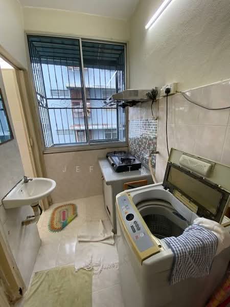 Flat for Sale at Taman Sri Setia - Jeff Tan - Kitchen - PropertyGuru.com.my