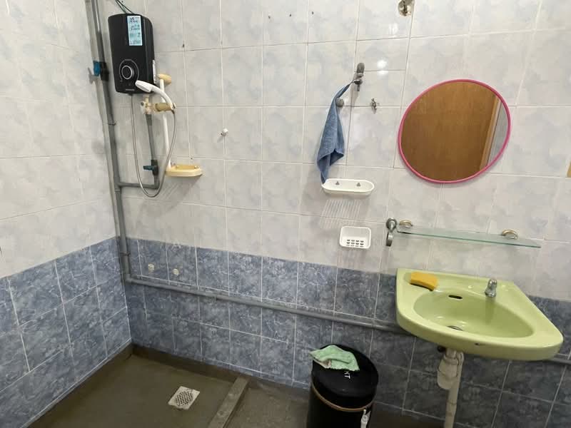 Kondominium untuk Disewa di O.G. Heights - Alex Chin - Bathroom - PropertyGuru.com.my
