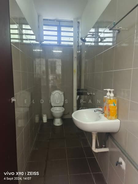 Gudang untuk Disewa di Taman Iks Bukit Tengah (Bukit Mertajam) - Eldius Pang - Bathroom - PropertyGuru.com.my