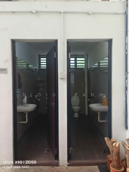 Gudang untuk Disewa di Taman Iks Bukit Tengah (Bukit Mertajam) - Eldius Pang - Bathroom - PropertyGuru.com.my