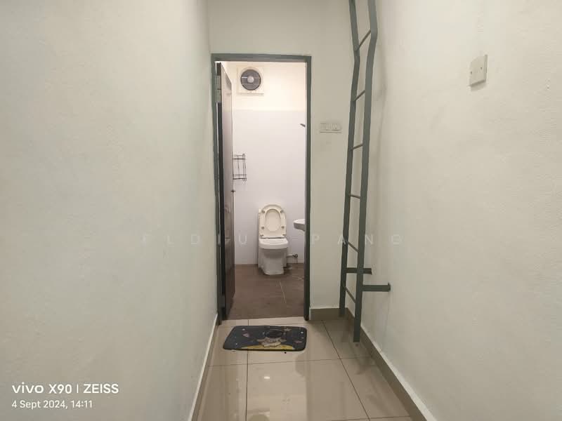 Gudang untuk Disewa di Taman Iks Bukit Tengah (Bukit Mertajam) - Eldius Pang - Bathroom - PropertyGuru.com.my