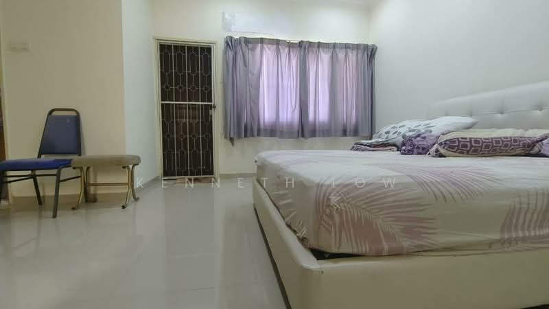 Rumah Teres 2 Tingkat untuk Disewa di Taman Desa Aman (Cheras) - Kenneth Low - Bedroom - PropertyGuru.com.my