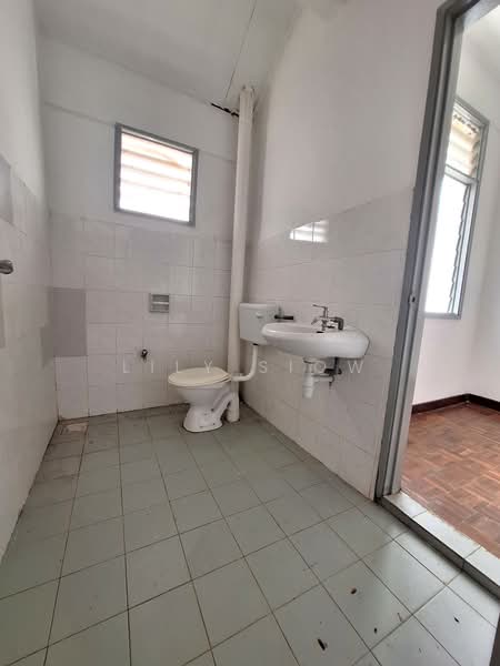 Rumah Teres 2 Tingkat untuk Dijual di Taman Puncak Jalil (Seri Kembangan) - Lily Siow - Bathroom - PropertyGuru.com.my
