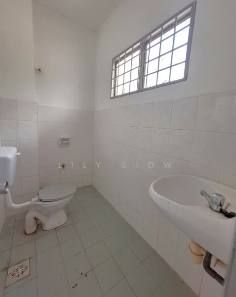 Rumah Teres 2 Tingkat untuk Dijual di Taman Puncak Jalil (Seri Kembangan) - Lily Siow - Bathroom - PropertyGuru.com.my