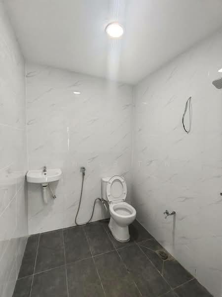 Rumah Teres 1 Tingkat untuk Dijual di Taman Johor (Tampoi) - Erness Tan - Bathroom - PropertyGuru.com.my