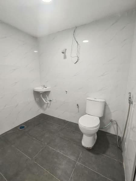Rumah Teres 1 Tingkat untuk Dijual di Taman Johor (Tampoi) - Erness Tan - Bathroom - PropertyGuru.com.my