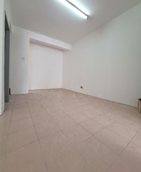 2-storey Terraced House for Sale in Bandar Putra Permai (Seri Kembangan) - Lily Siow - Dining Hall - PropertyGuru.com.my