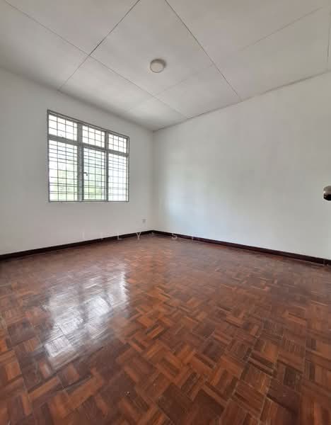 2-storey Terraced House for Sale in Bandar Putra Permai (Seri Kembangan) - Lily Siow - Bedroom - PropertyGuru.com.my