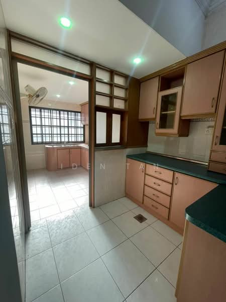 Rumah Teres 1.5 Tingkat untuk Dijual di Taman Pelangi Indah (Ulu Tiram) - Iden Tan - Kitchen - PropertyGuru.com.my