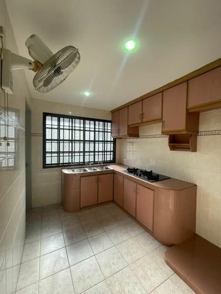 Rumah Teres 1.5 Tingkat untuk Dijual di Taman Pelangi Indah (Ulu Tiram) - Iden Tan - Kitchen - PropertyGuru.com.my
