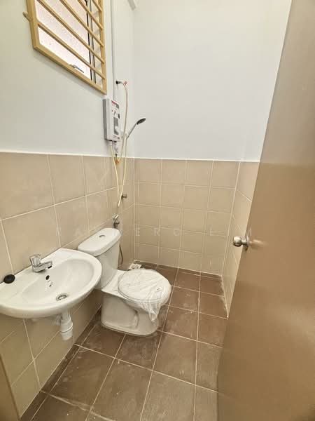 Rumah Teres untuk Disewa di Taman Kundang Jaya (Rawang) - Raymerc Lim - Bathroom - PropertyGuru.com.my
