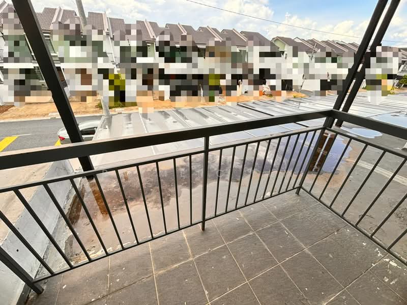 Rumah Teres untuk Disewa di Taman Kundang Jaya (Rawang) - Raymerc Lim - Balcony - PropertyGuru.com.my