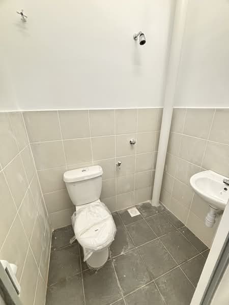 Rumah Teres untuk Disewa di Taman Kundang Jaya (Rawang) - Raymerc Lim - Bathroom - PropertyGuru.com.my
