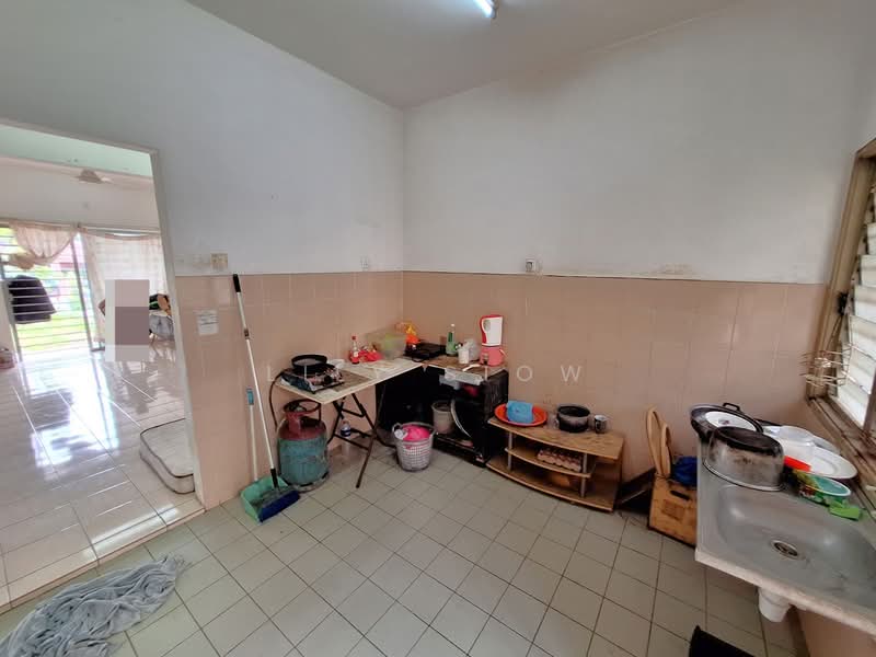 2-storey Terraced House for Sale in Bandar Putra Permai (Seri Kembangan) - Lily Siow - Kitchen - PropertyGuru.com.my
