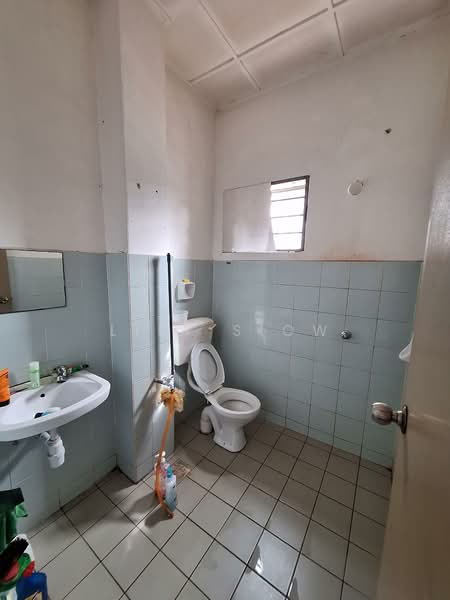 2-storey Terraced House for Sale in Bandar Putra Permai (Seri Kembangan) - Lily Siow - Bathroom - PropertyGuru.com.my