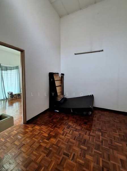 2-storey Terraced House for Sale in Bandar Putra Permai (Seri Kembangan) - Lily Siow - 2nd Family Hall - upstairs - PropertyGuru.com.my