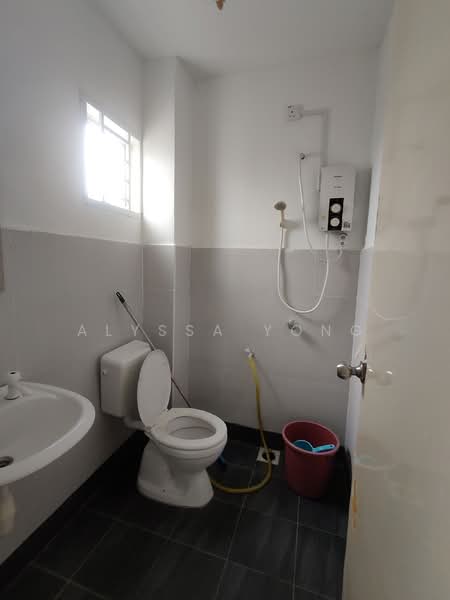 2-storey Terraced House for Sale in Bandar Layangkasa (Pasir Gudang) - Alyssa Yong - Bathroom - PropertyGuru.com.my