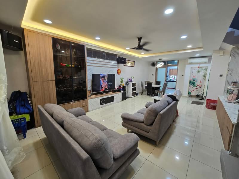 Rumah Teres 2 Tingkat untuk Dijual di Taman Mutiara Rini (Skudai) - Alice Goh - Living Room - PropertyGuru.com.my