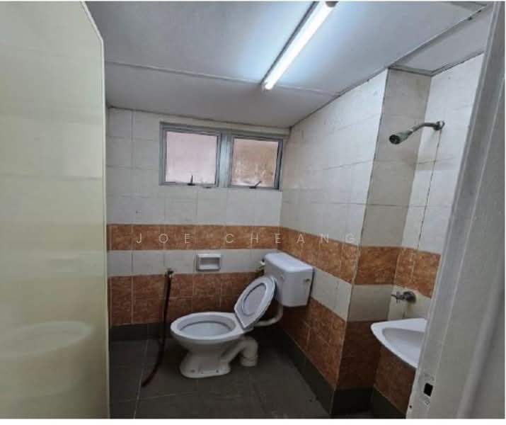 Pangsapuri untuk Disewa di Pelangi Apartment - Joe Cheang - Bathroom - PropertyGuru.com.my