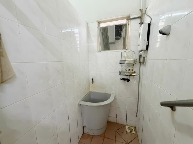 Rumah Teres 1 Tingkat untuk Dijual di Kepong Baru (Kepong) - Frederick Tan - Bathroom - PropertyGuru.com.my