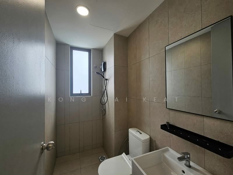 Servis Apartment untuk Disewa di Kenwingston Platz - Kong Wai Keat - Bathroom - PropertyGuru.com.my
