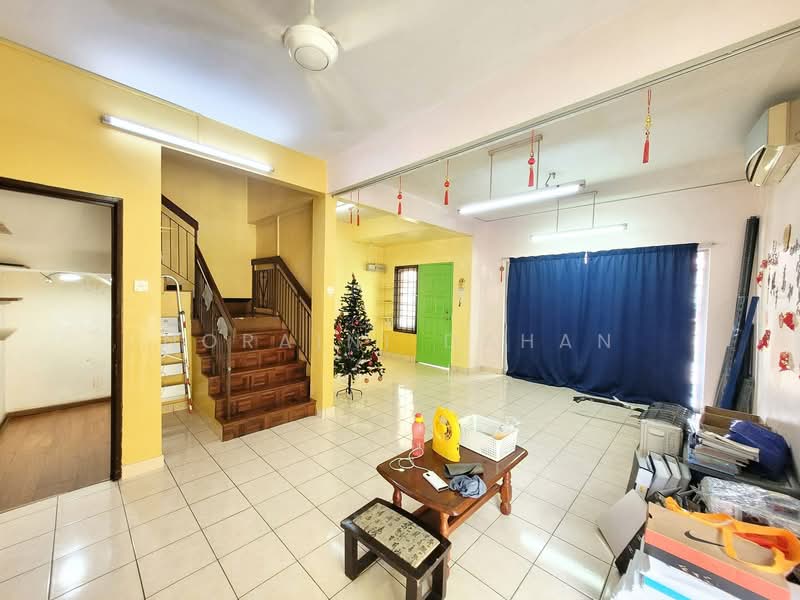 2-storey Terraced House for Sale in Taman Putra Prima (Puchong) - Noraini Dahan - Living Room - PropertyGuru.com.my