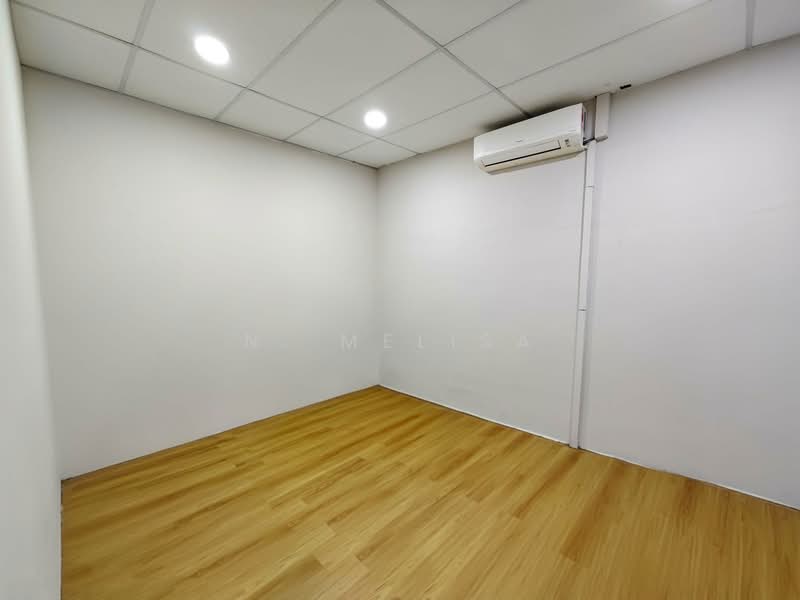Office for Sale in Bandar Putra Permai (Seri Kembangan) - N. Melisa - Interior - PropertyGuru.com.my