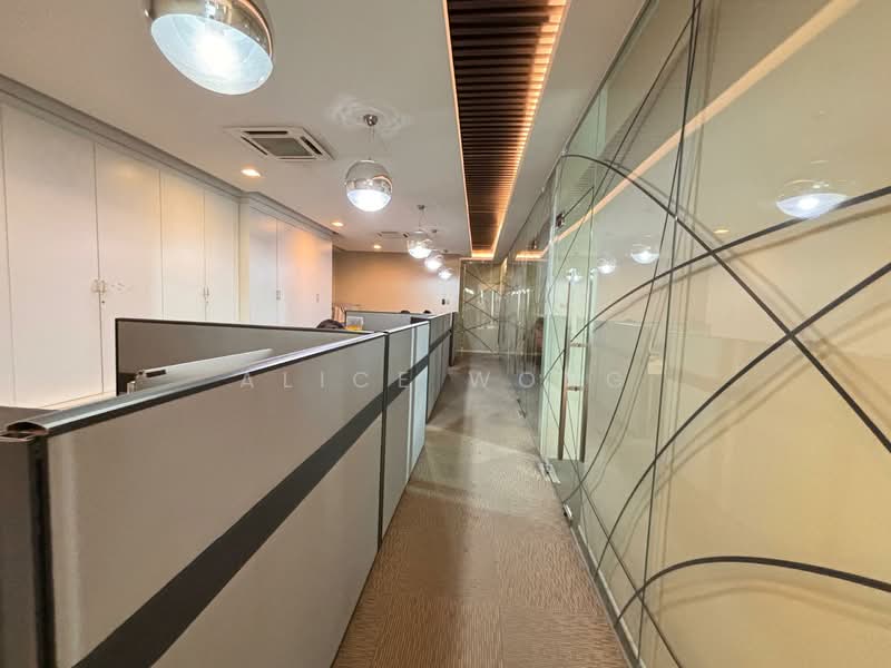 Shop / Office for Sale in Kampung Sungai Kayu Ara (Petaling Jaya) - Alice Wong - Corridor - PropertyGuru.com.my