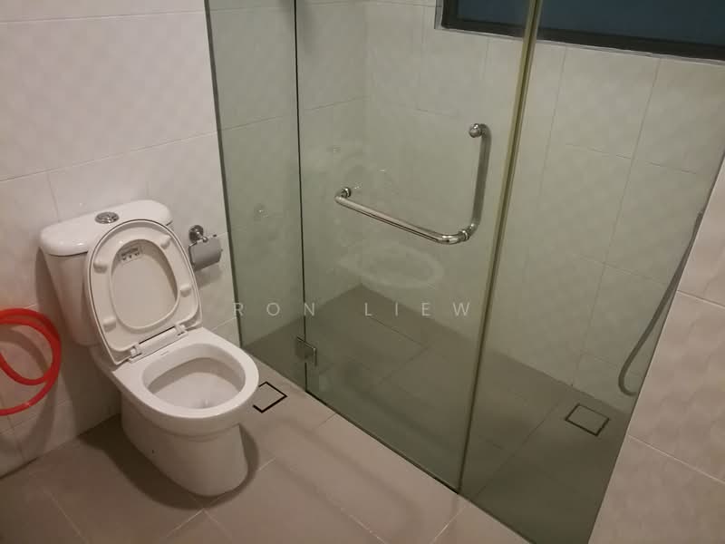 Kondominium untuk Disewa di Zefer Hill Residence - Ron Liew - Bathroom - PropertyGuru.com.my