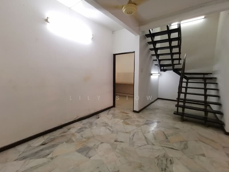 2-storey Terraced House for Sale in Taman Bukit Serdang (Seri Kembangan) - Lily Siow - Dining Area - PropertyGuru.com.my