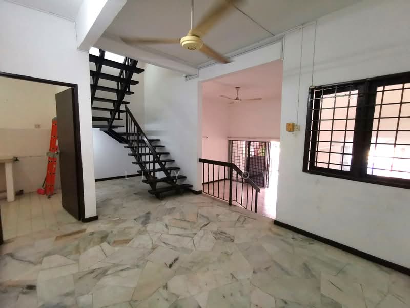 2-storey Terraced House for Sale in Taman Bukit Serdang (Seri Kembangan) - Lily Siow - Dining Area - PropertyGuru.com.my