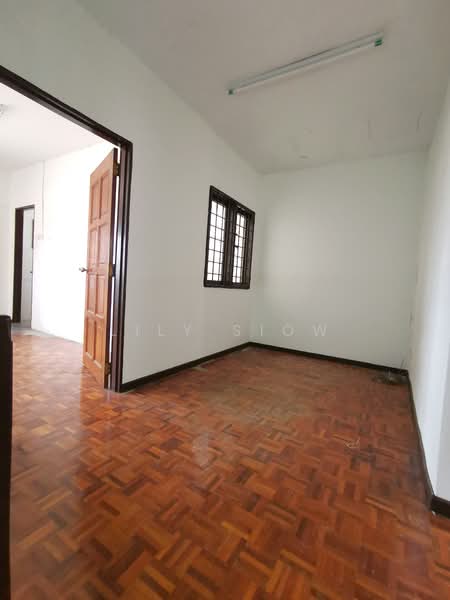 2-storey Terraced House for Sale in Taman Bukit Serdang (Seri Kembangan) - Lily Siow - 2nd Family Hall - upstairs - PropertyGuru.com.my