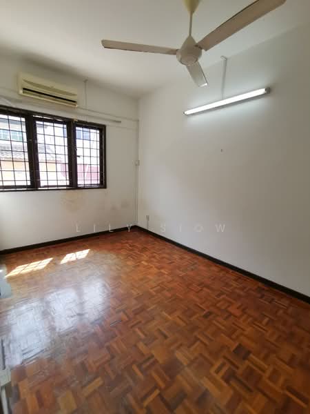 2-storey Terraced House for Sale in Taman Bukit Serdang (Seri Kembangan) - Lily Siow - Bedroom - PropertyGuru.com.my