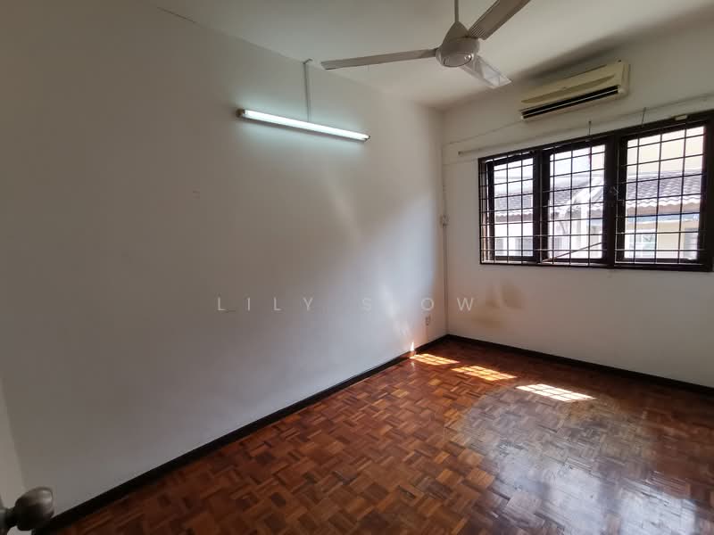 2-storey Terraced House for Sale in Taman Bukit Serdang (Seri Kembangan) - Lily Siow - Bedroom - PropertyGuru.com.my