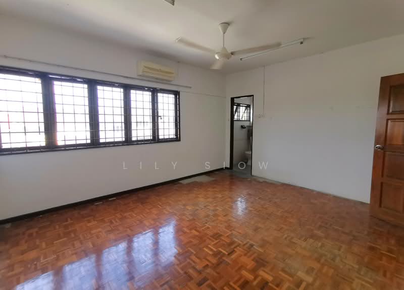 2-storey Terraced House for Sale in Taman Bukit Serdang (Seri Kembangan) - Lily Siow - Bedroom - PropertyGuru.com.my